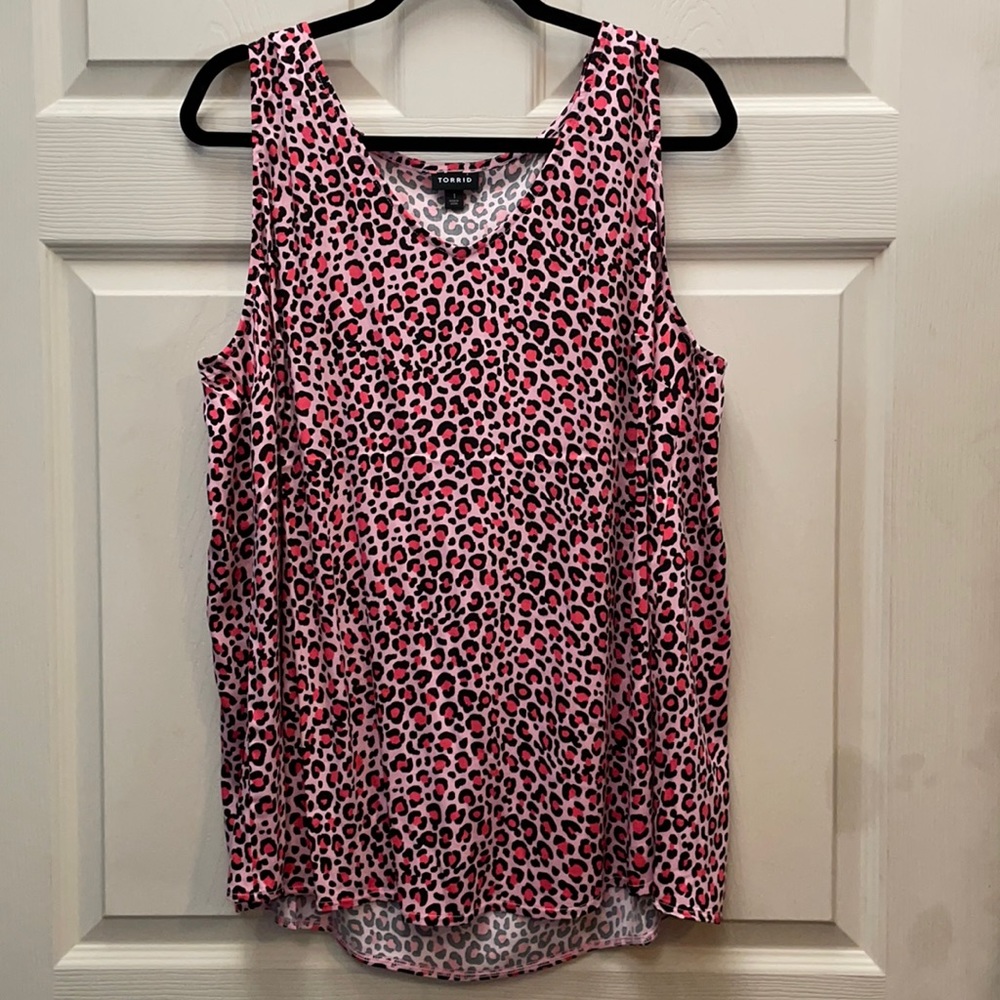 NWOT Torrid SOFT-STRETCH CHALLIS V-NECK TANK in LEOPARD PINK, Size 1x (14/16)